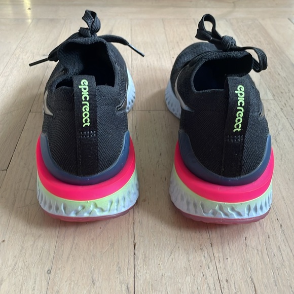Nike Black Epic React Flyknit Women’s Shoes Sneakers Trainers Knit Bootie Fit 8 - Picture 4 of 6